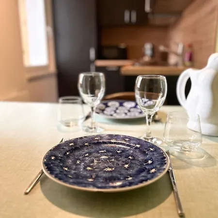 Calme Avec Terrasse مُلووز